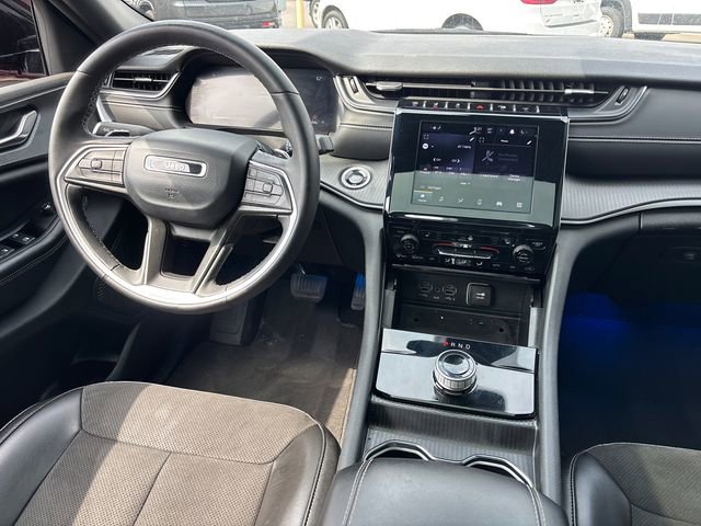 Used 2024 Jeep Grand Cherokee L Altitude AWD/4WD image 11