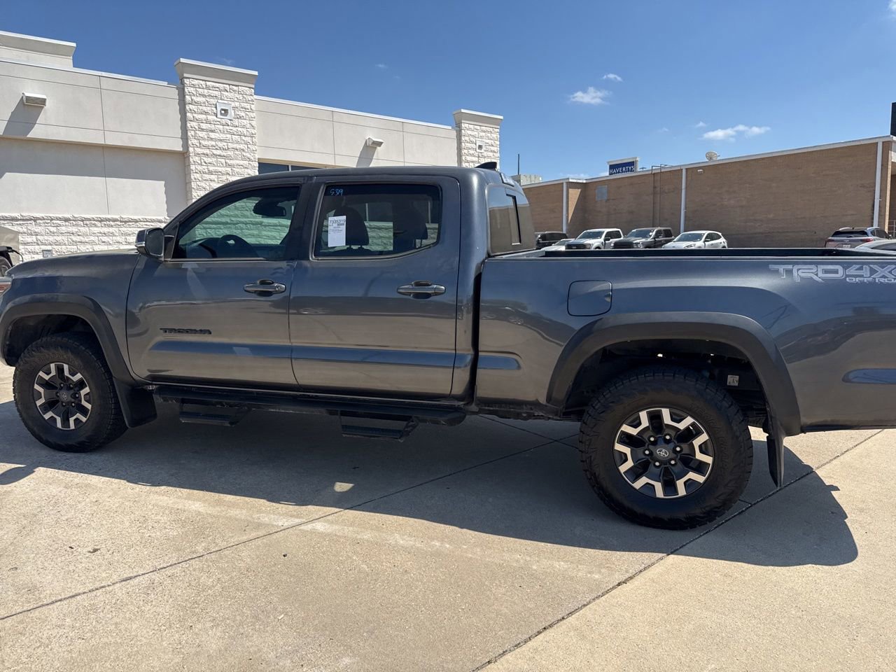 Used 2018 Toyota Tacoma TRD Off-Road w/ Technology Package image 9