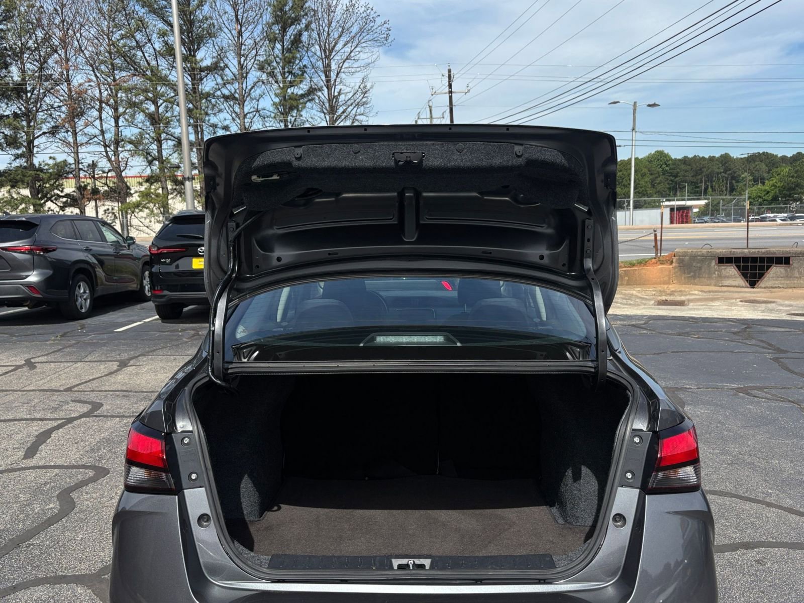 Used 2025 Nissan Versa SV FWD image 31
