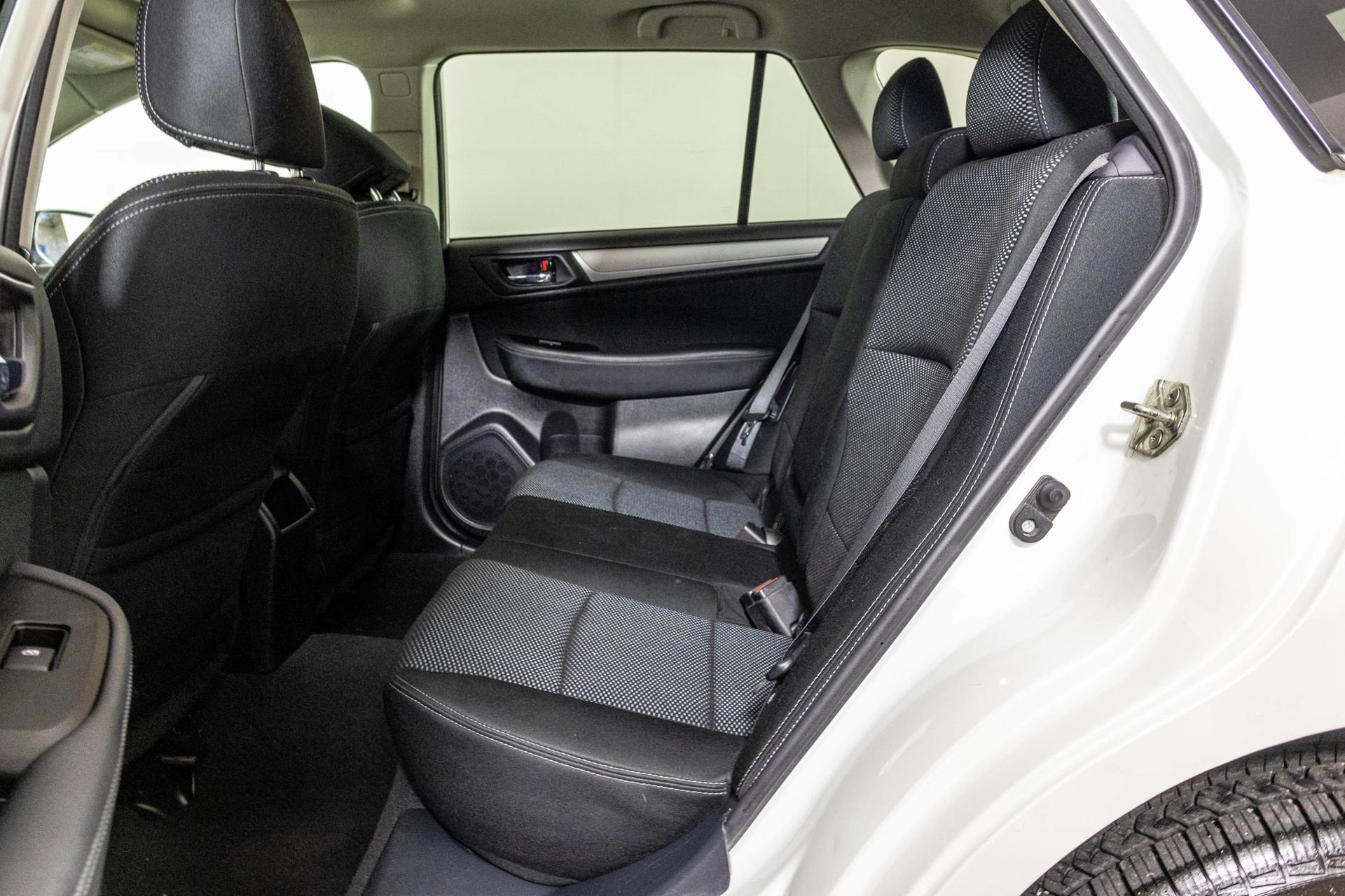 Used 2017 Subaru Outback 2.5i Premium AWD/4WD image 39