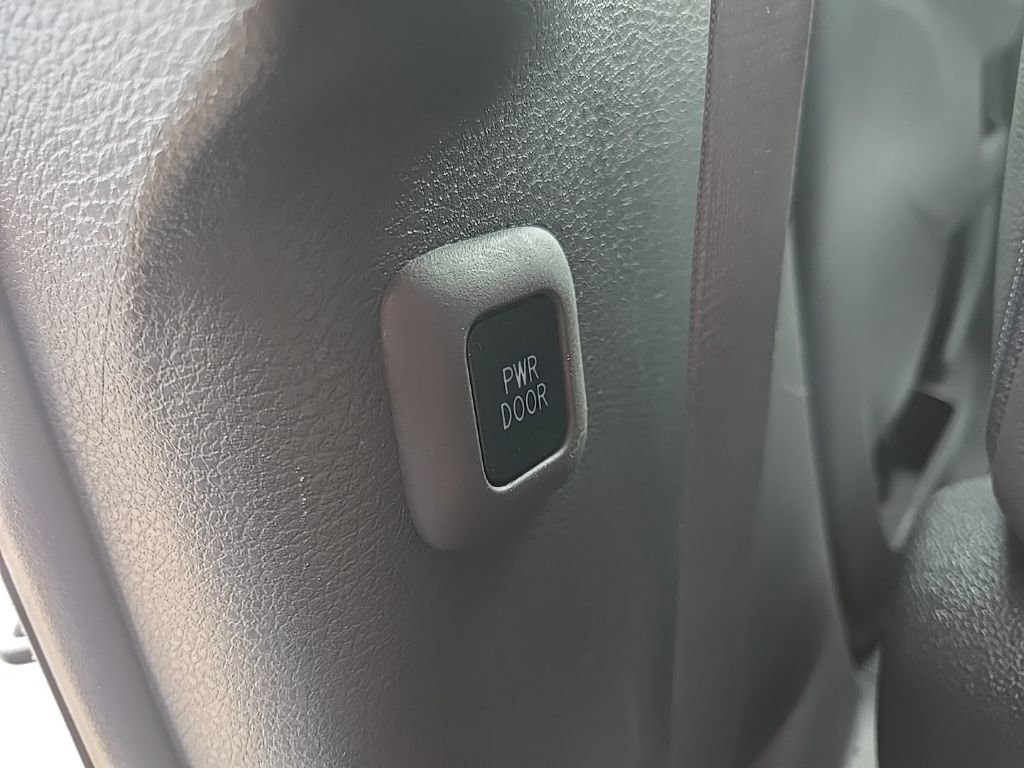 Used 2024 Toyota Sienna XLE image 90