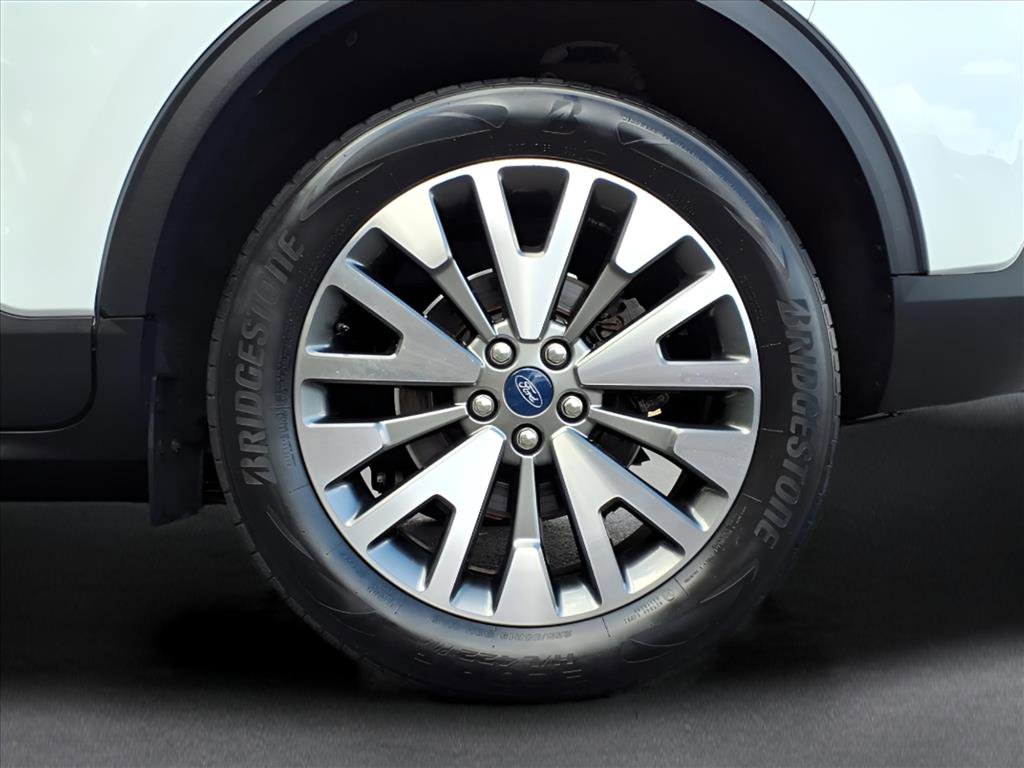 Used 2022 Ford Escape Titanium image 9