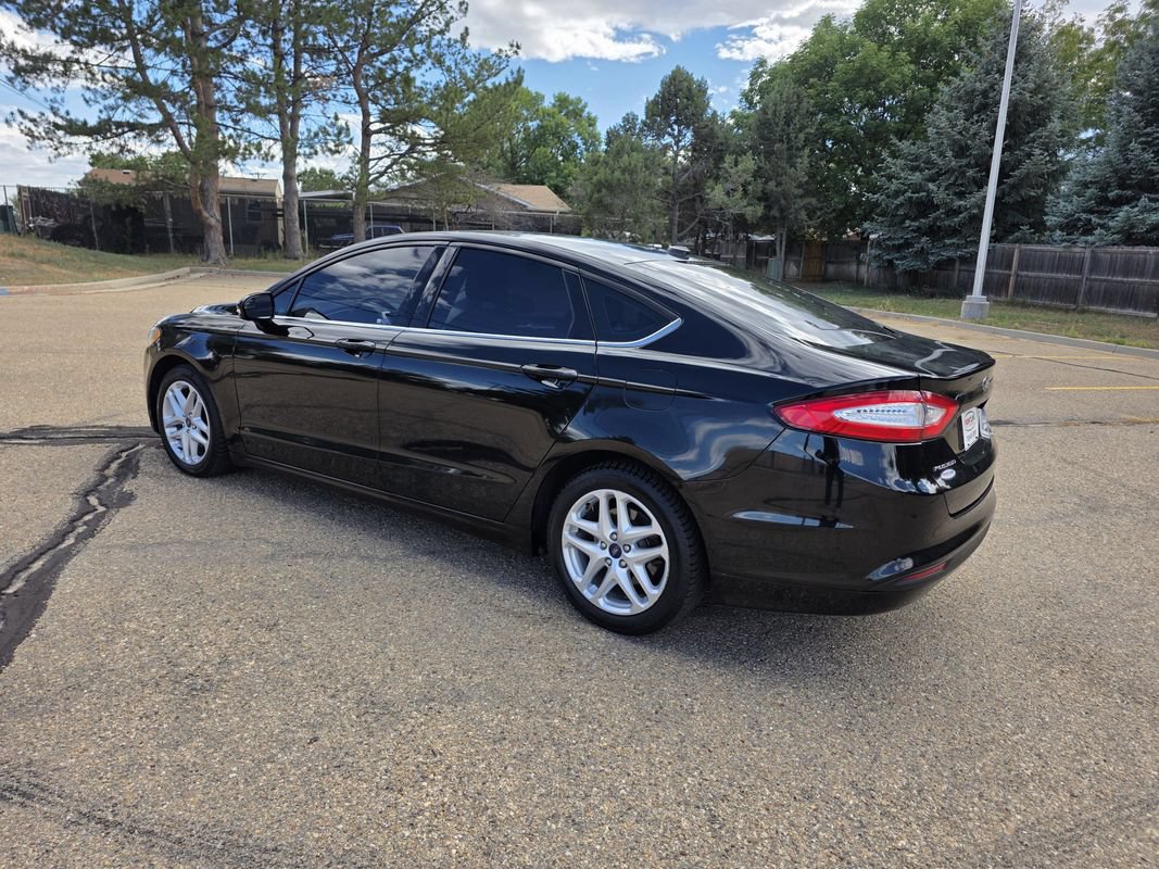 Used 2016 Ford Fusion SE FWD image 3