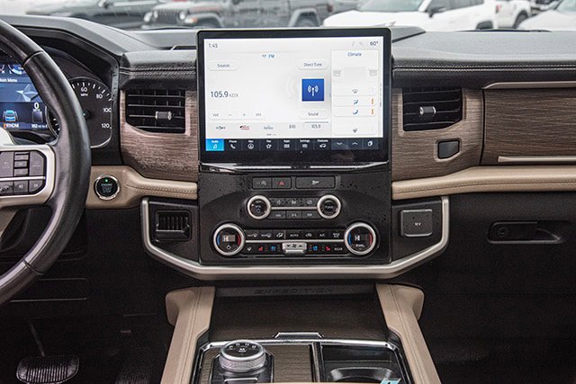 Used 2024 Ford Expedition Limited image 11