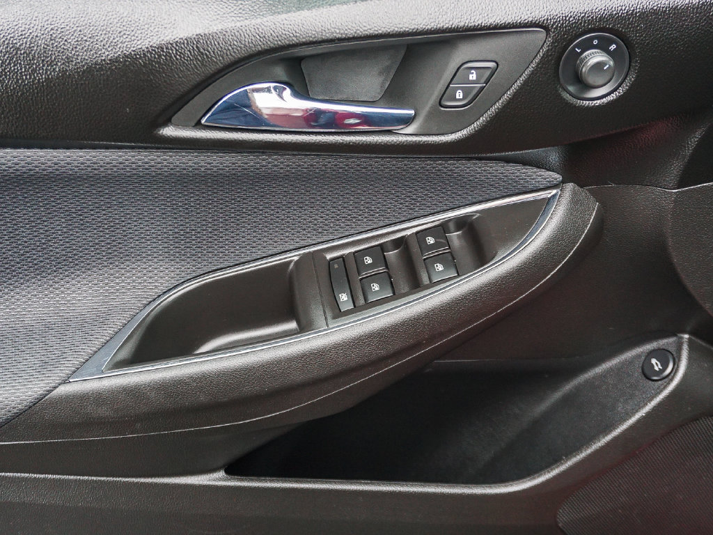 Used 2018 Chevrolet Cruze LT w/ Convenience Package FWD image 19