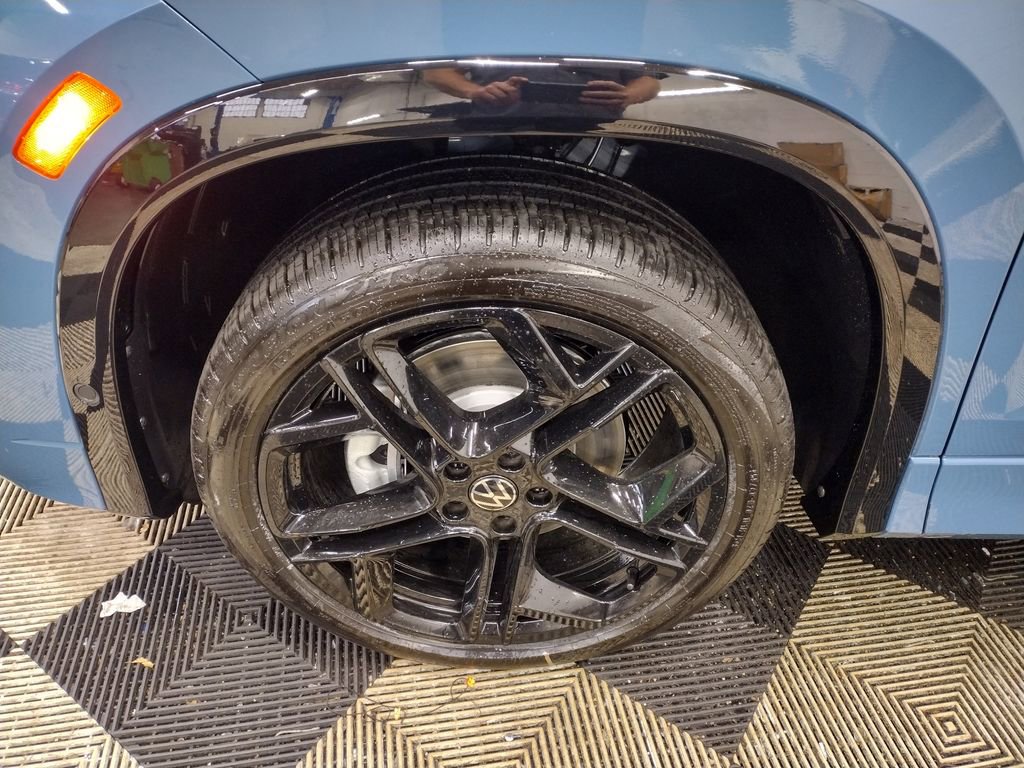 New 2025 Volkswagen Tiguan SE R-Line image 5