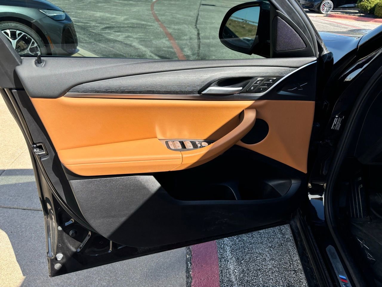 Used 2024 BMW X4 xDrive30i w/ Premium Package image 11