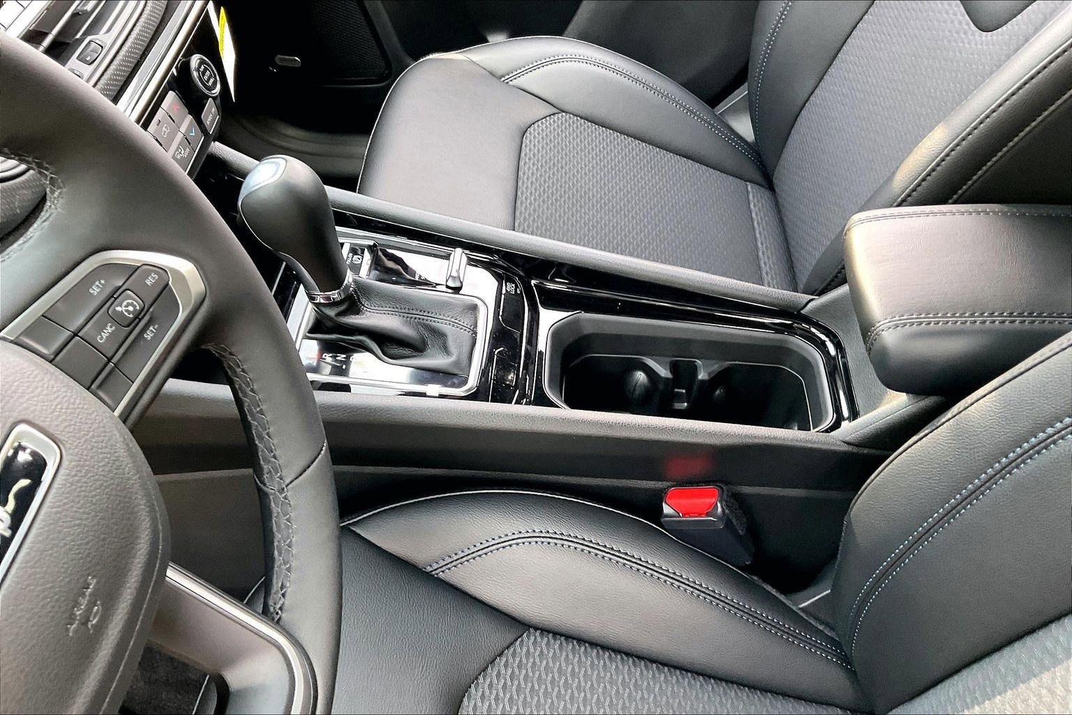 New 2026 Jeep Compass Latitude w/ Sun and Sound Group AWD/4WD image 8