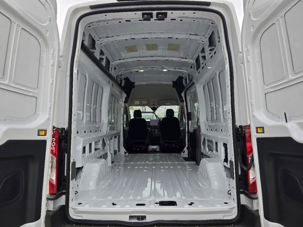 Used 2024 Ford E-Transit 148 High Roof image 26
