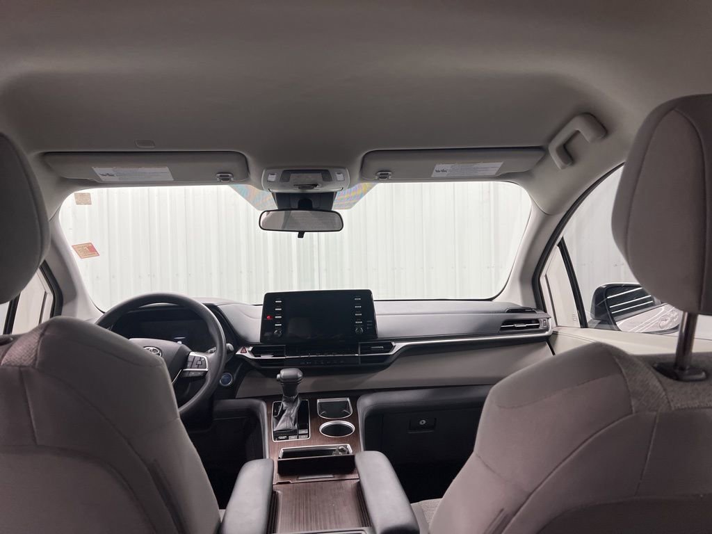 Used 2021 Toyota Sienna LE image 15