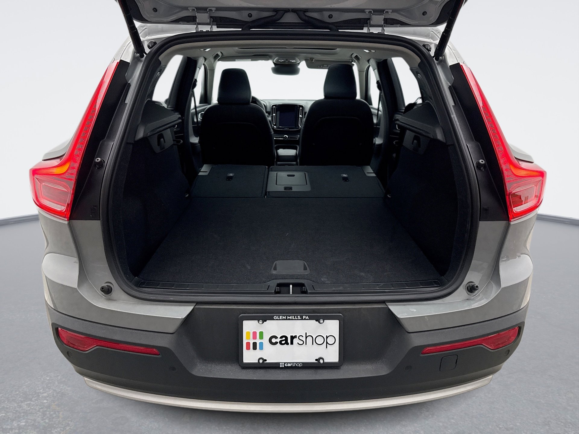 Used 2025 Volvo XC40 B5 Core image 23