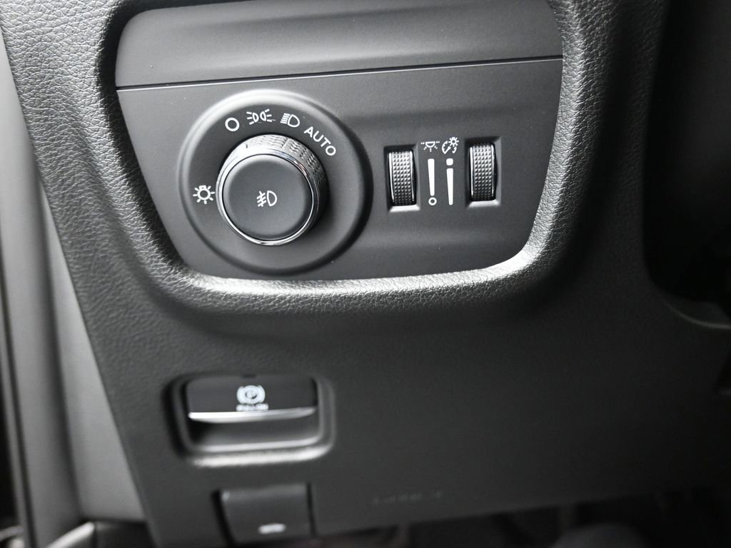 New 2025 Jeep Grand Cherokee L Limited w/ Black Appearance Package image 26