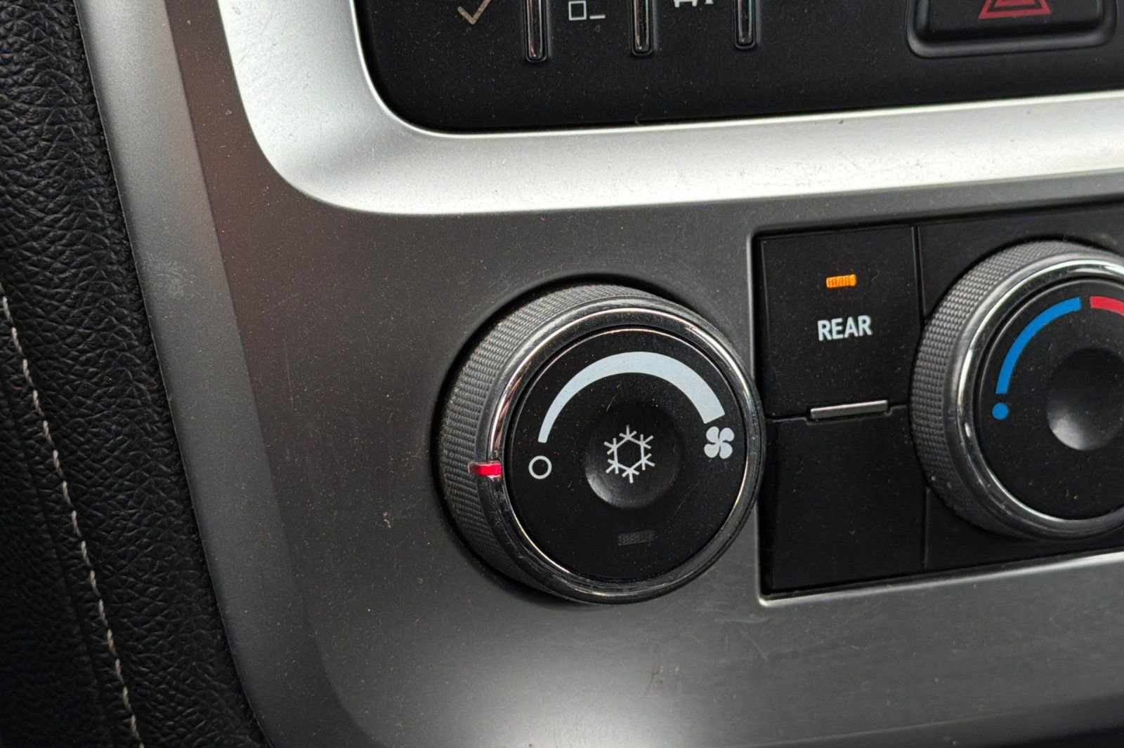 Used 2014 GMC Acadia SLE image 29