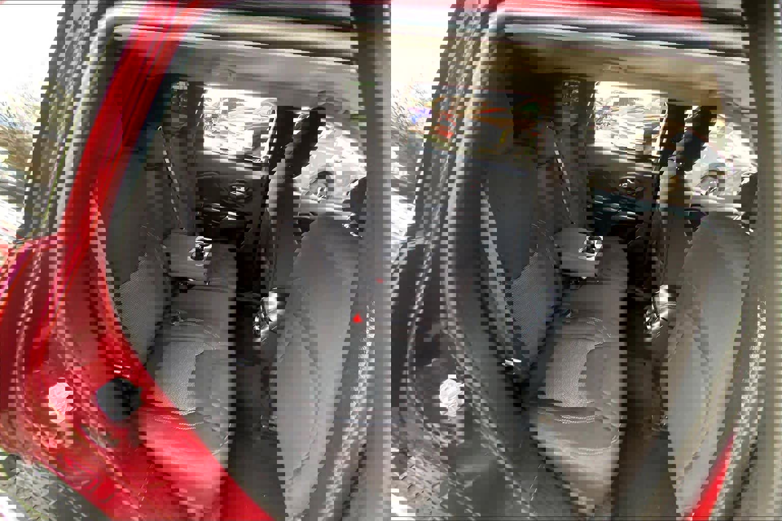 Used 2019 Jeep Cherokee Latitude w/ Popular Appearance Group image 19