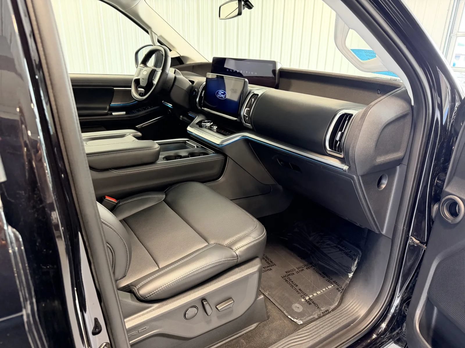 Used 2025 Ford Expedition Platinum AWD/4WD image 26