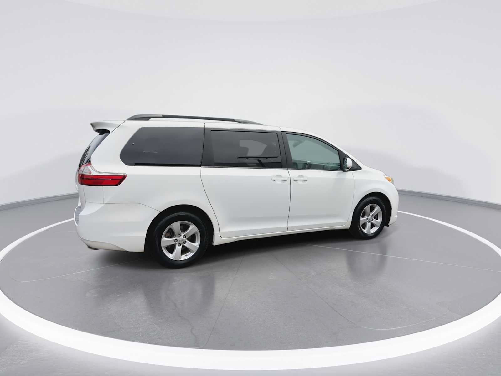Used 2015 Toyota Sienna LE FWD image 8