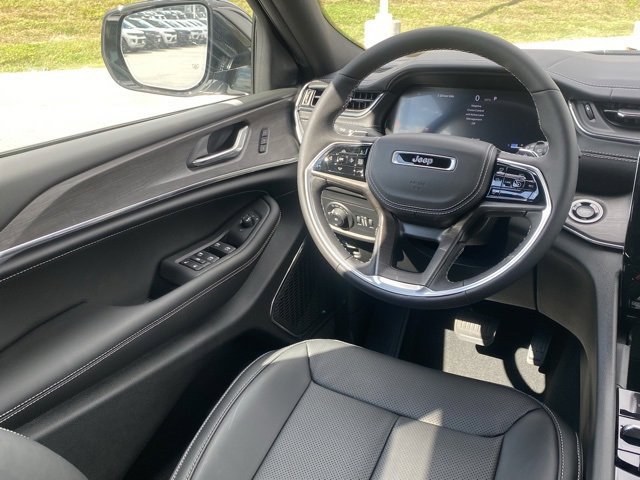 New 2025 Jeep Grand Cherokee Overland image 33