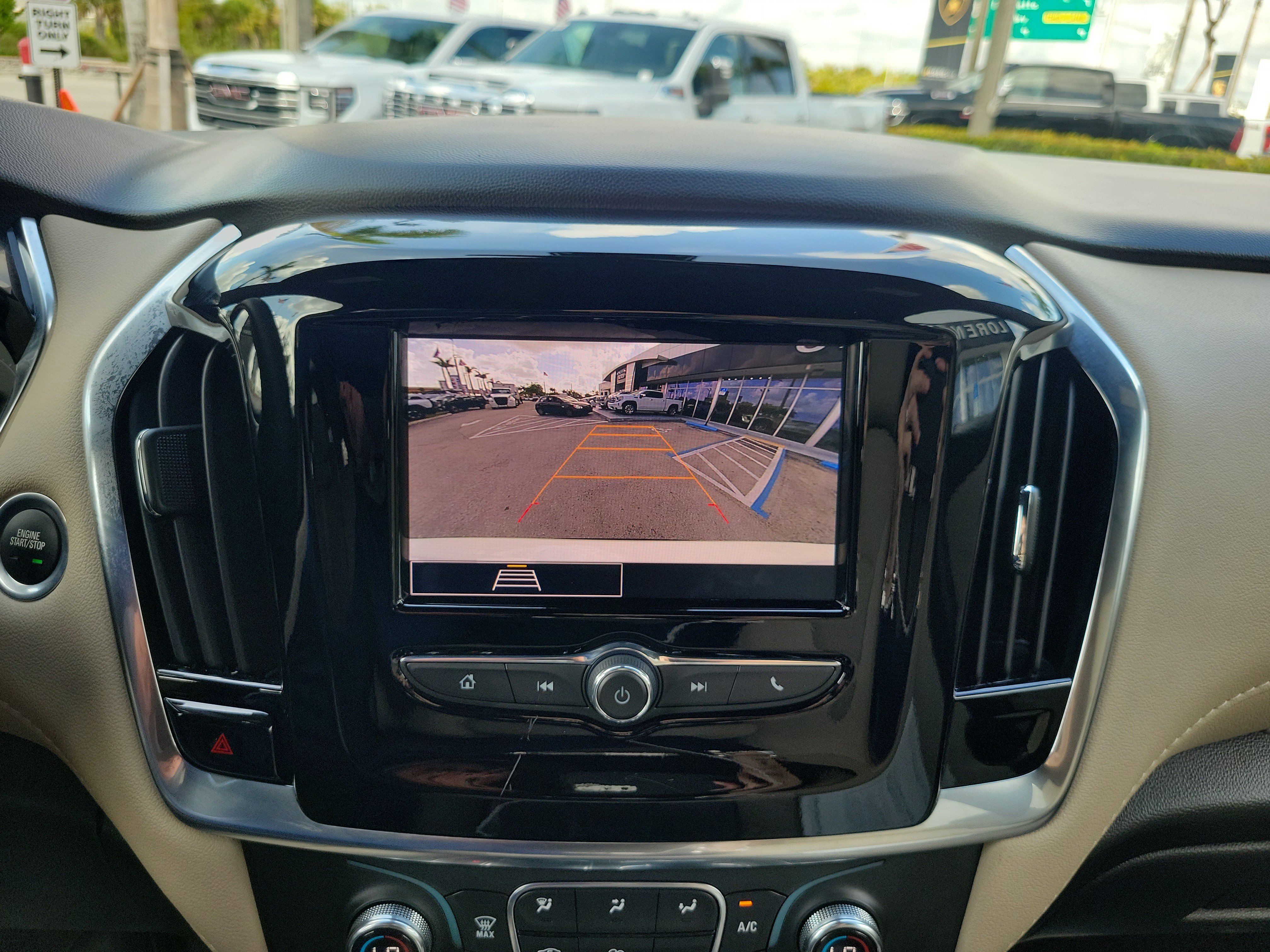 Used 2023 Chevrolet Traverse LS FWD image 10