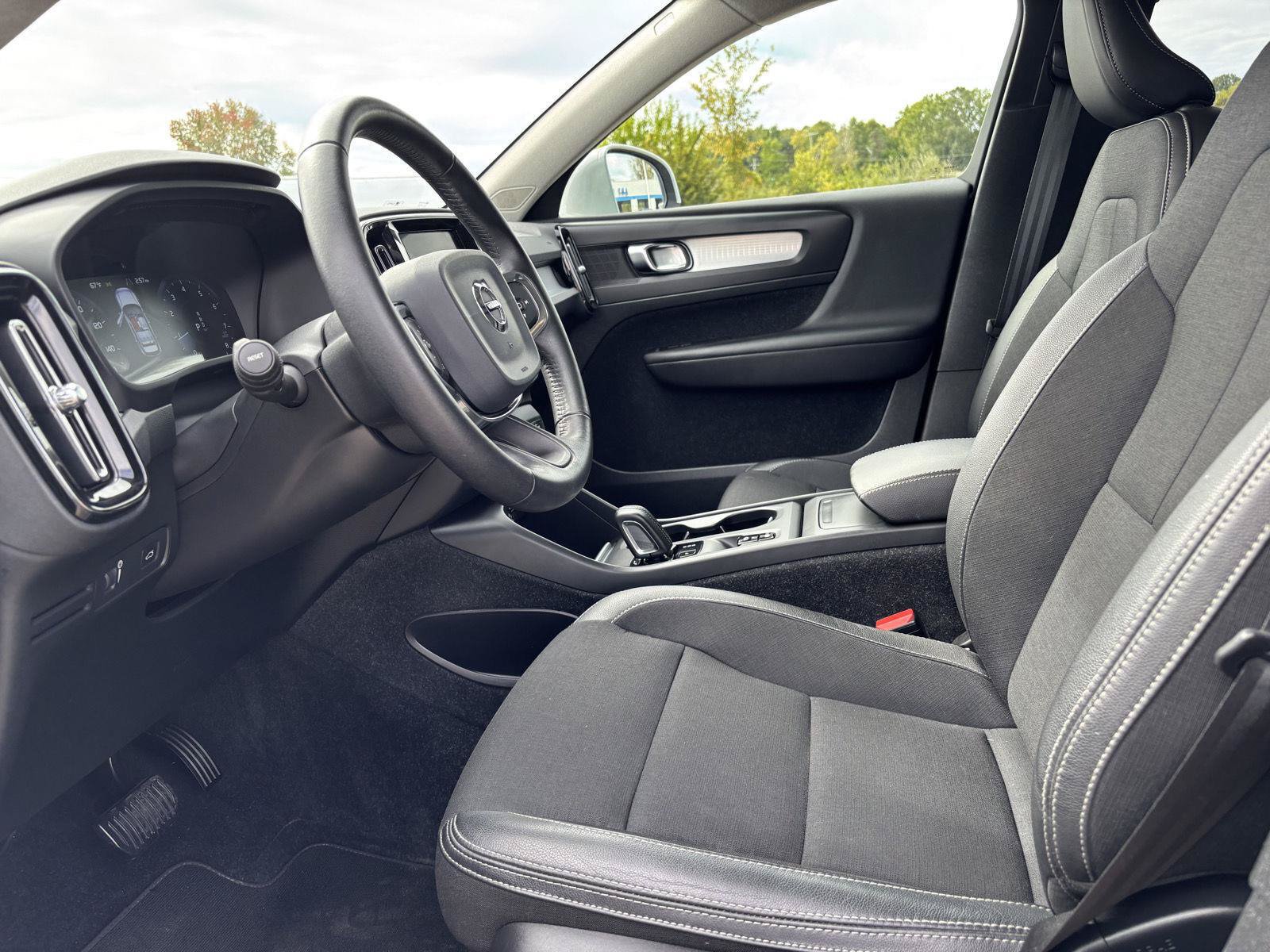 Used 2020 Volvo XC40 T5 Momentum w/ Protection Package Premier AWD/4WD image 16