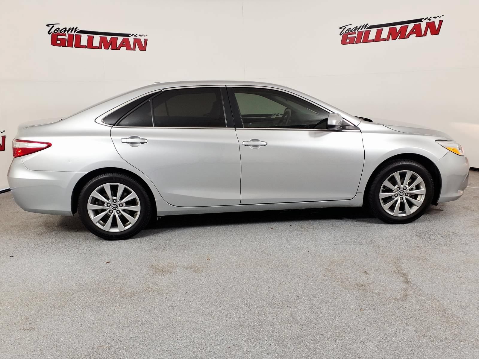 Used 2017 Toyota Camry XLE FWD image 4