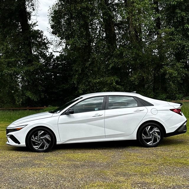 Certified 2025 Hyundai Elantra Sport FWD image 6