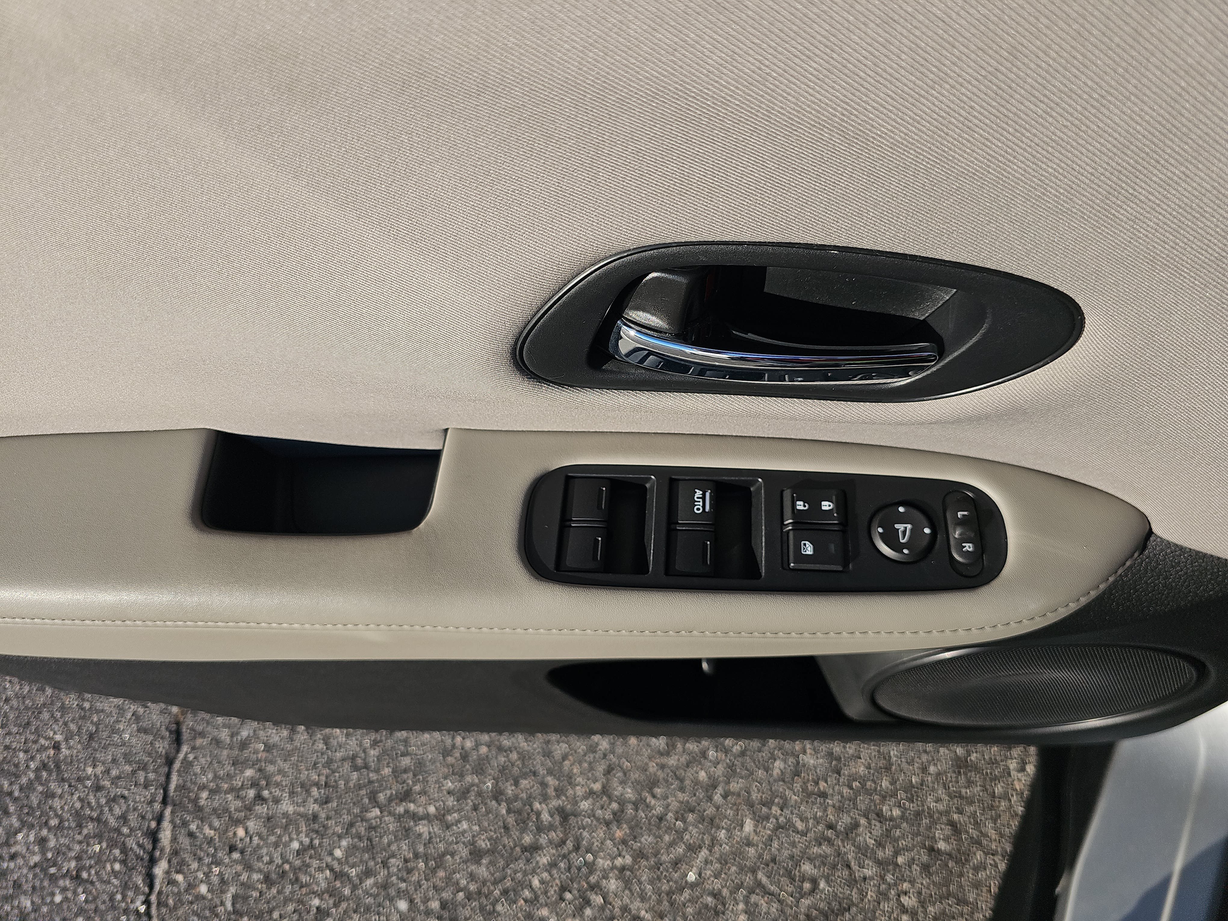 Used 2016 Honda HR-V LX image 27