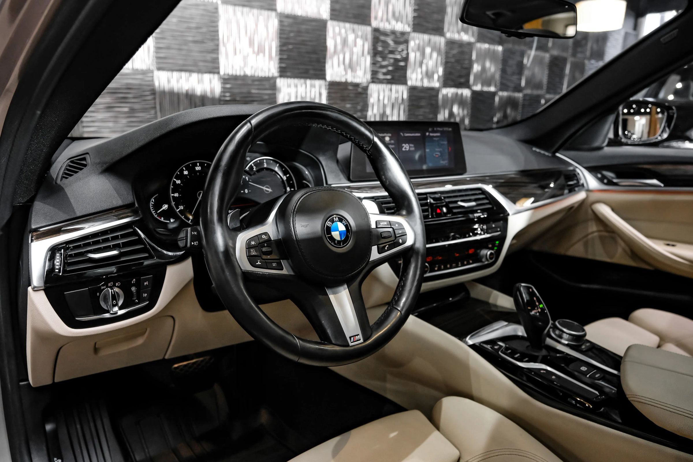 Used 2019 BMW 540i xDrive AWD/4WD image 3