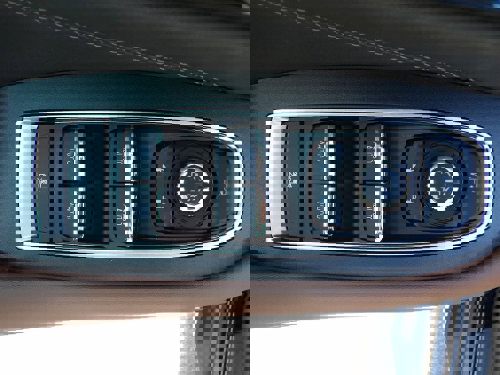 Used 2025 Subaru Outback Touring XT w/ Popular Package #2 image 14