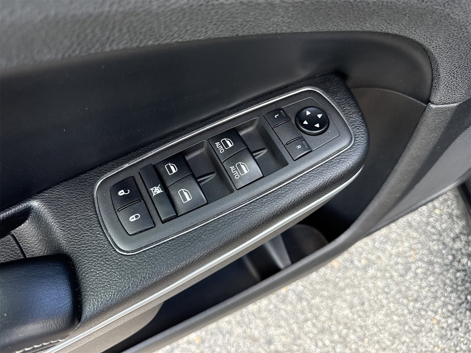 Used 2021 Chrysler 300 S image 14