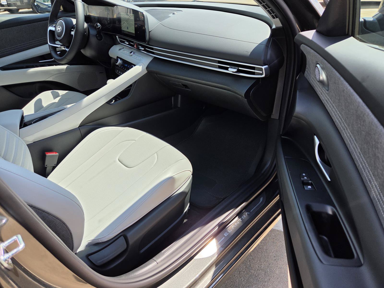 New 2026 Hyundai Elantra Limited FWD image 9