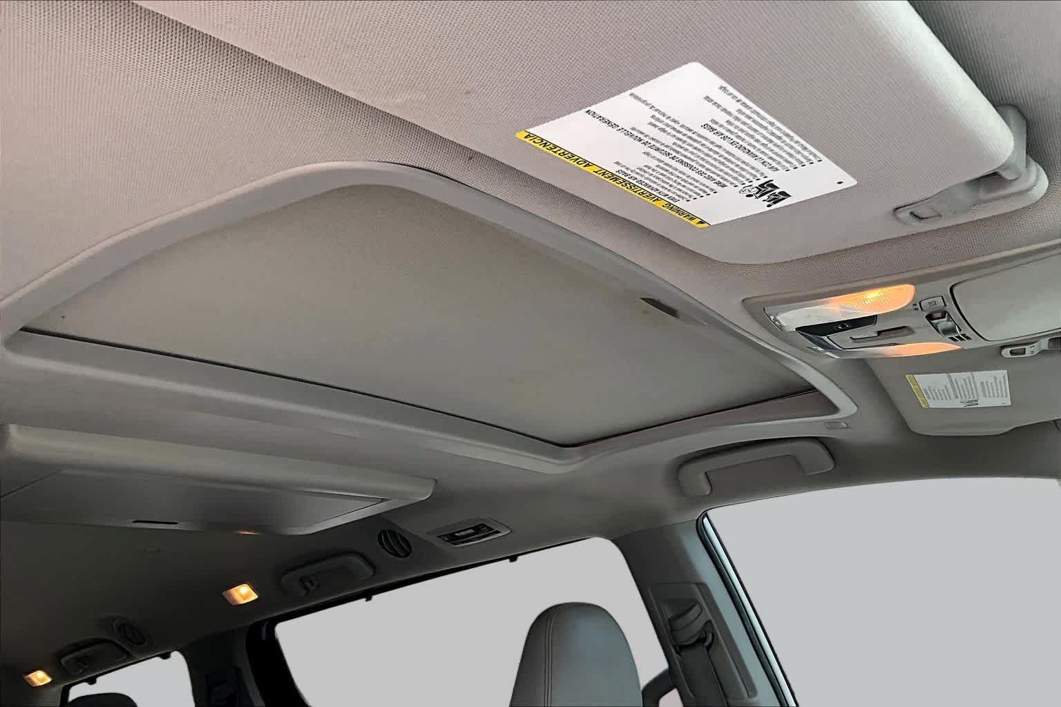 Used 2020 Toyota Sienna XLE Premium FWD image 13