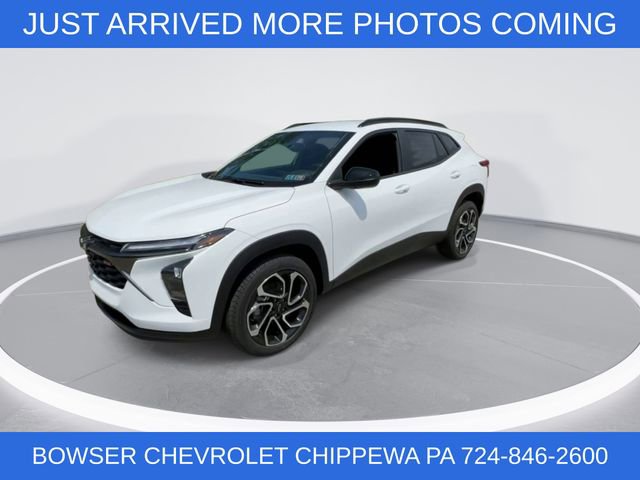 Certified 2025 Chevrolet Trax RS w/ Driver Confidence Package image 4