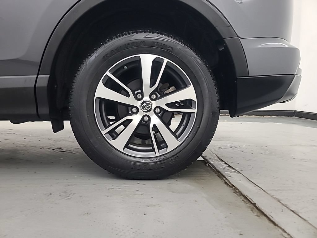 Used 2018 Toyota RAV4 XLE w/ Plus Extra Value Package FWD image 10