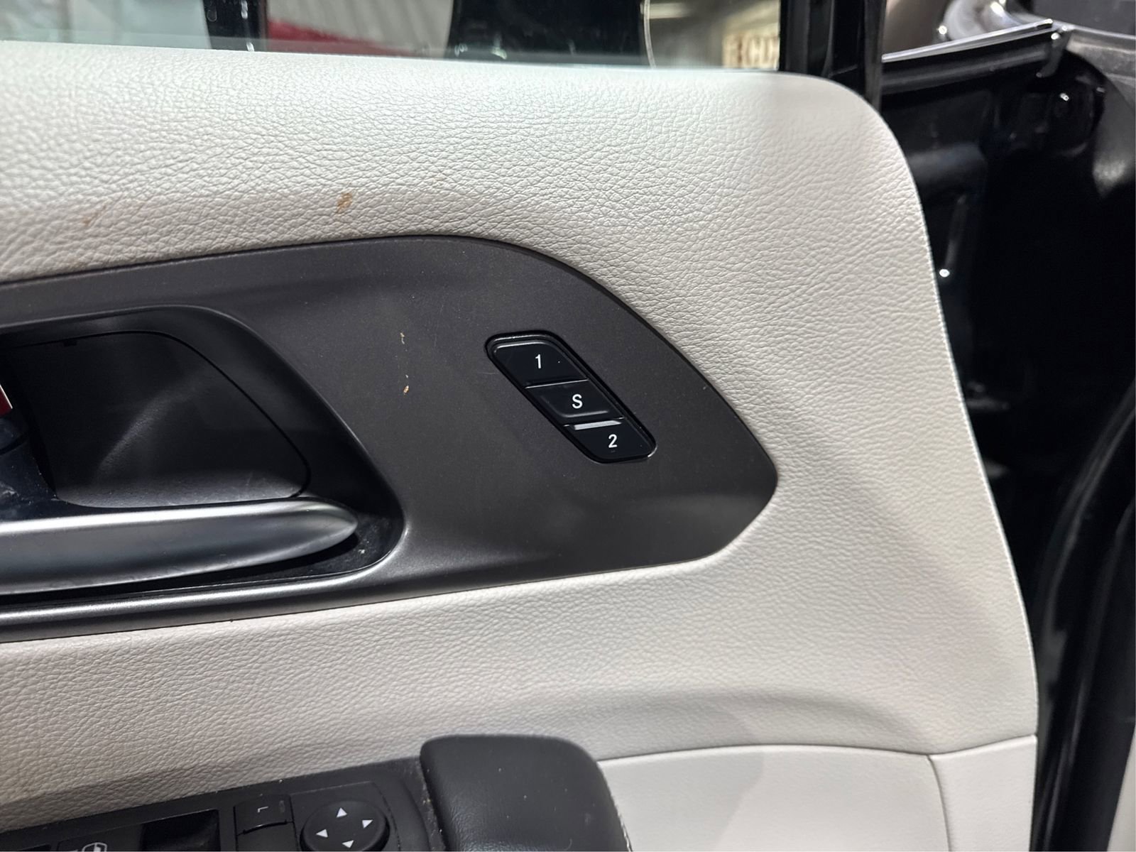 Used 2022 Chrysler Pacifica Touring-L image 21