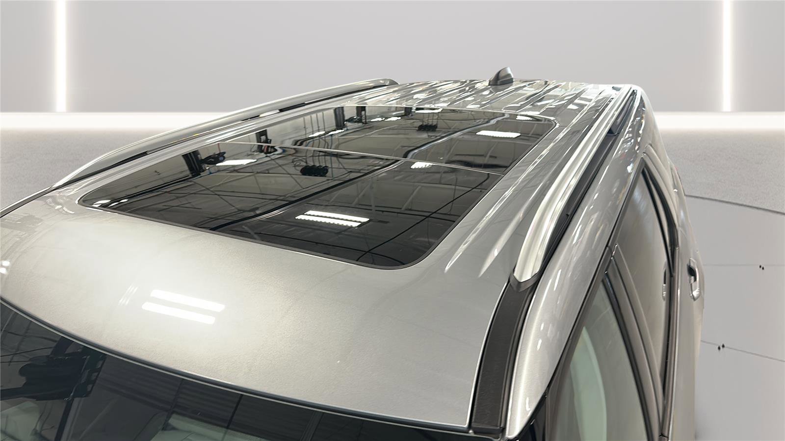 Used 2025 Ford Explorer Platinum w/ Ultimate Package image 27