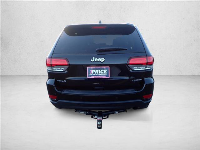 Used 2020 Jeep Grand Cherokee Laredo image 3
