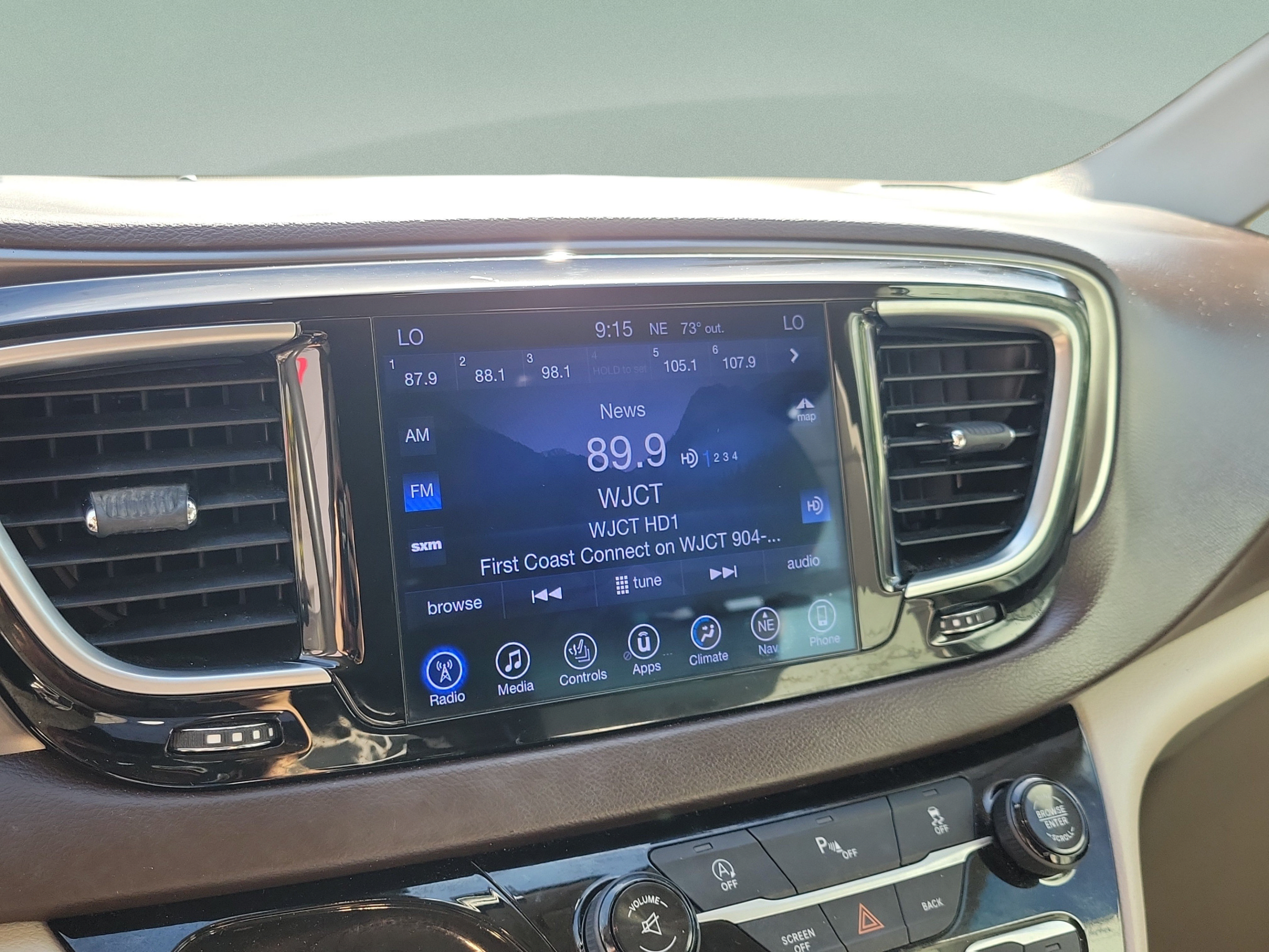 Used 2017 Chrysler Pacifica Touring-L Plus FWD image 17
