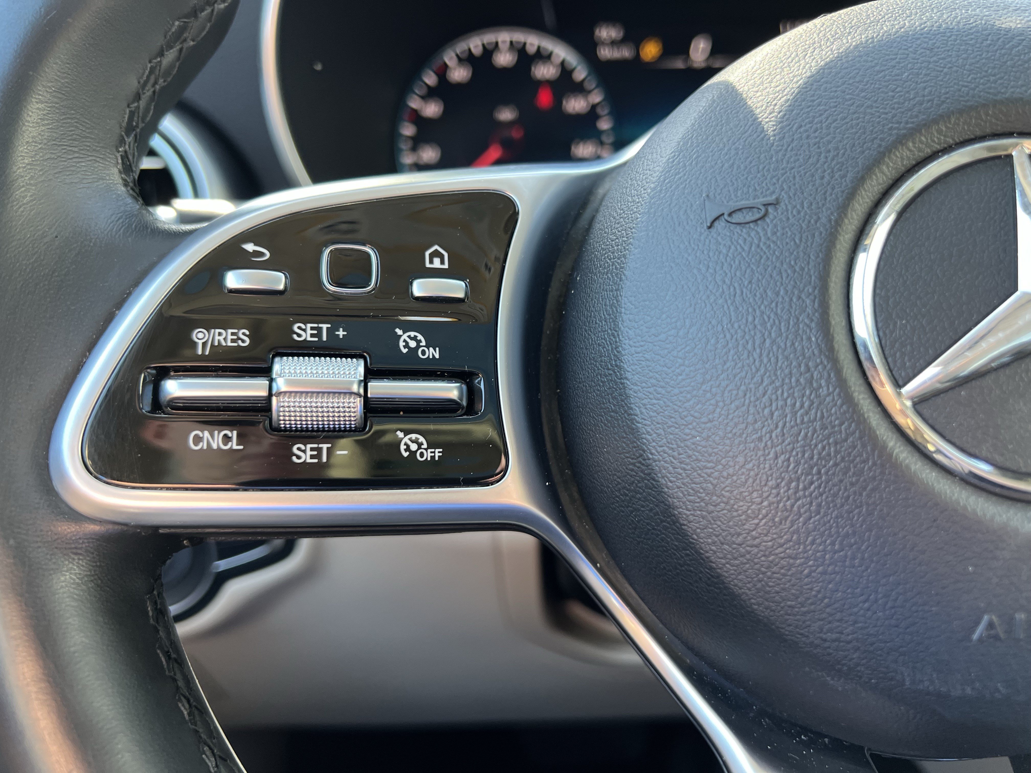 Used 2022 Mercedes-Benz GLC 300 4MATIC w/ Premium Package Lite image 19