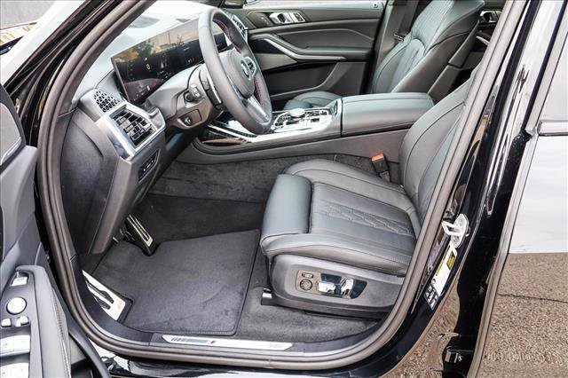 Used 2025 BMW X7 M60i image 12
