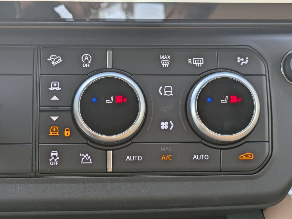 New 2026 Land Rover Defender 130 X-Dynamic SE AWD/4WD image 25