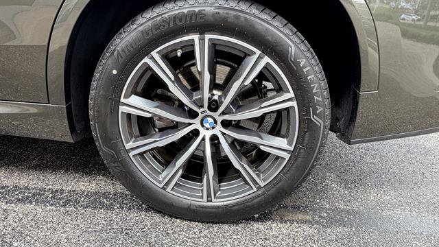 Used 2022 BMW X5 xDrive40i w/ M Sport Package AWD/4WD image 27