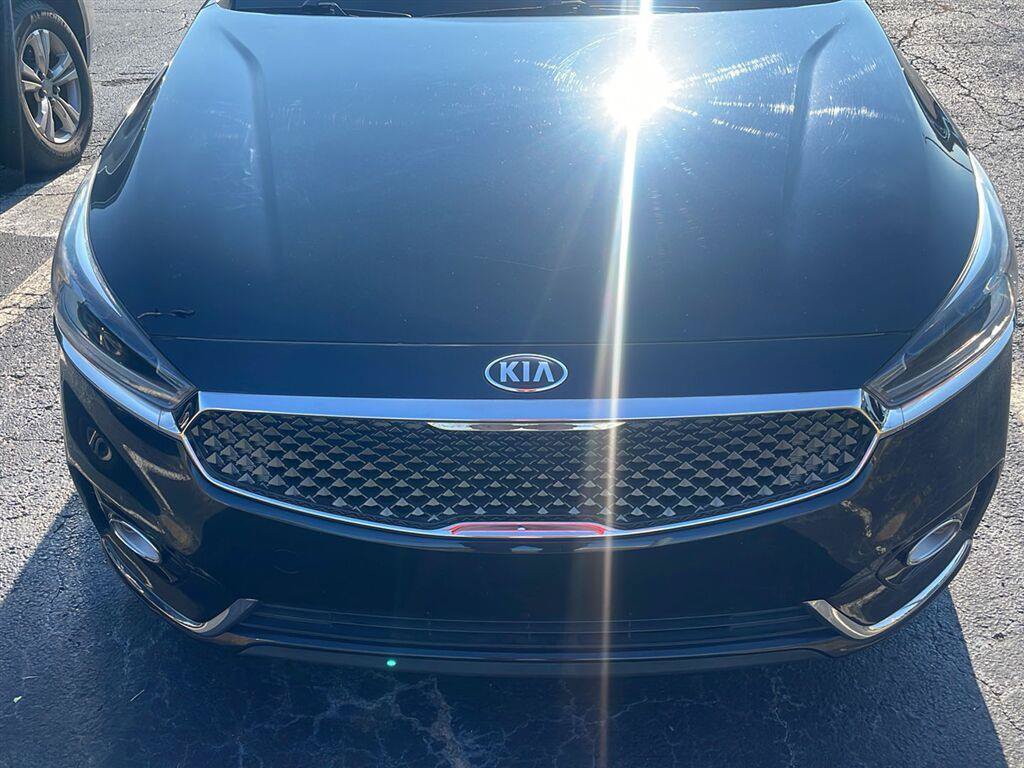 Used 2017 Kia Cadenza Premium w/ Luxury Package FWD image 3