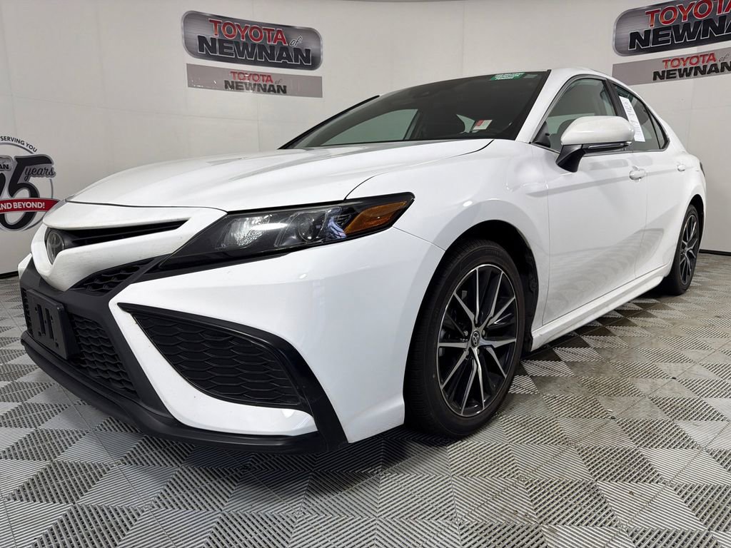 Used 2023 Toyota Camry SE image 7