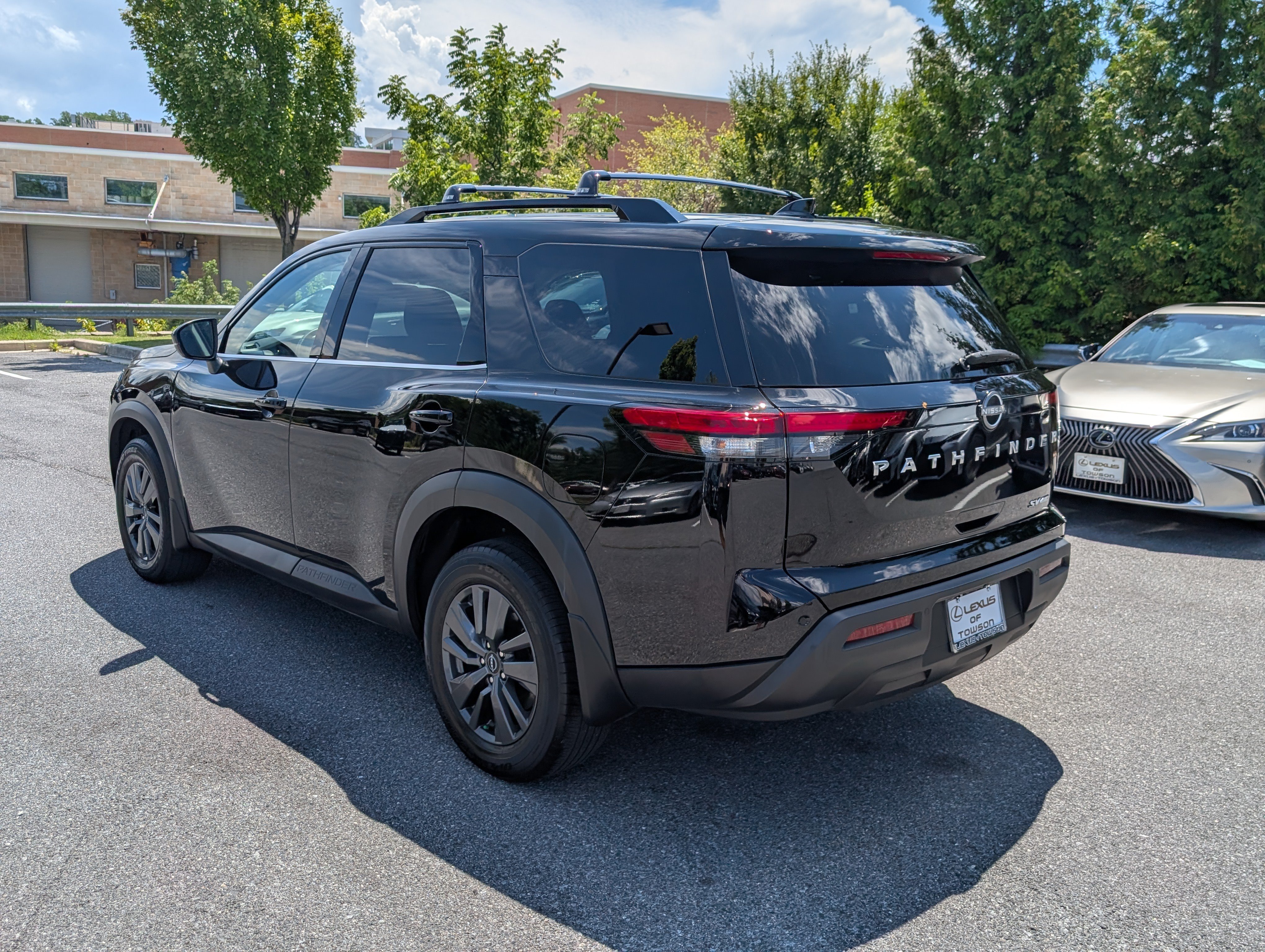 Used 2023 Nissan Pathfinder SV AWD/4WD image 5