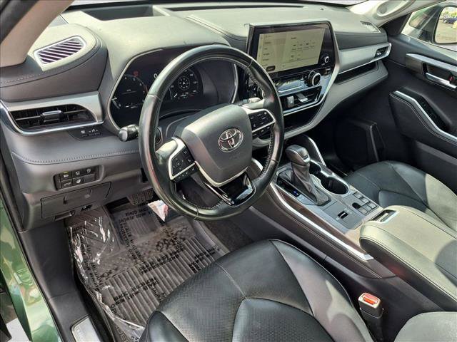 Used 2023 Toyota Highlander Platinum FWD image 10