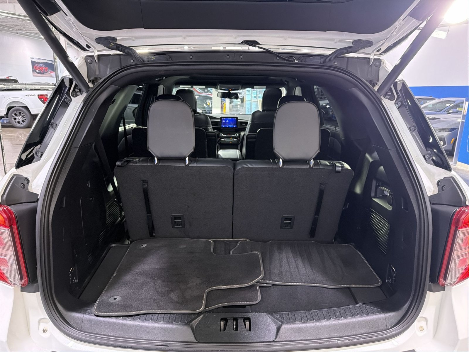 Used 2022 Ford Explorer ST AWD/4WD image 32