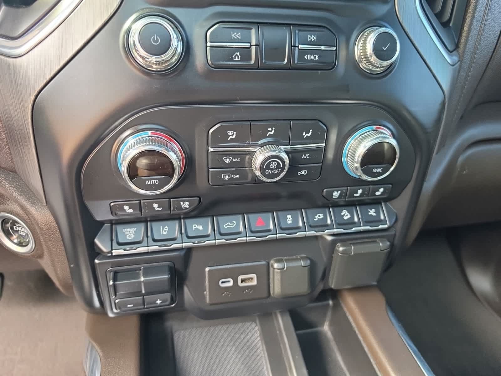 Used 2022 GMC Sierra 2500 Denali w/ Denali Ultimate Package AWD/4WD image 30