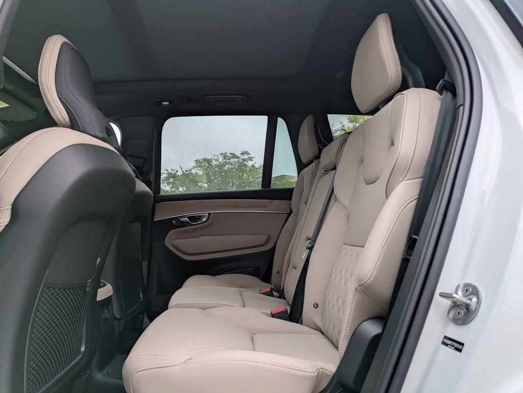 New 2026 Volvo XC90 T8 Plus w/ Protection Package Premier AWD/4WD image 16