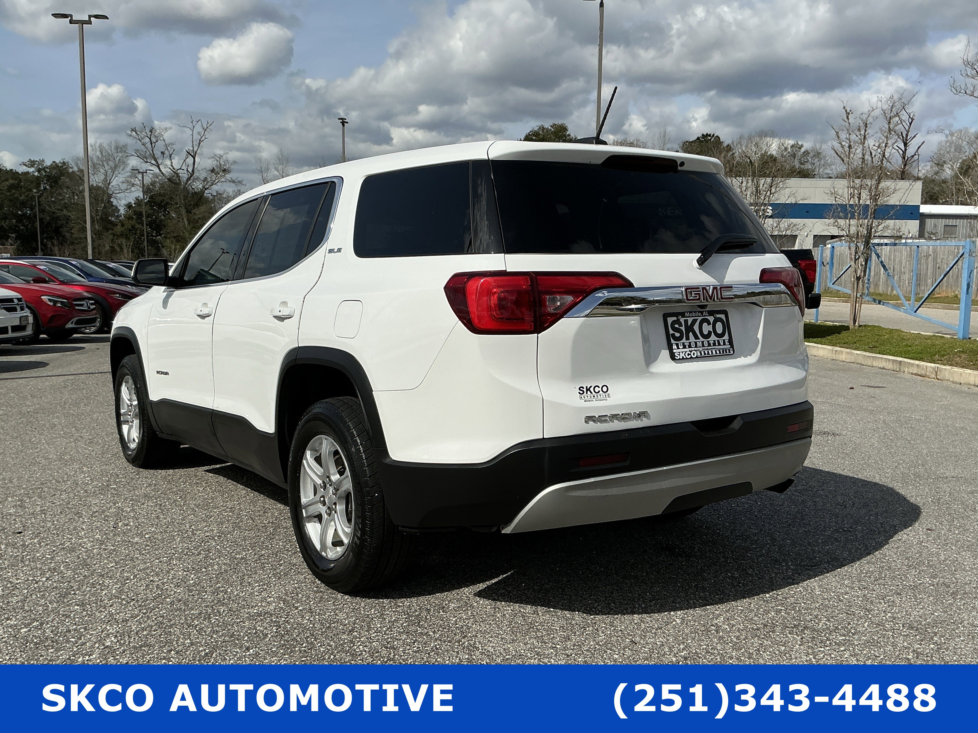 Used 2019 GMC Acadia SLE image 3