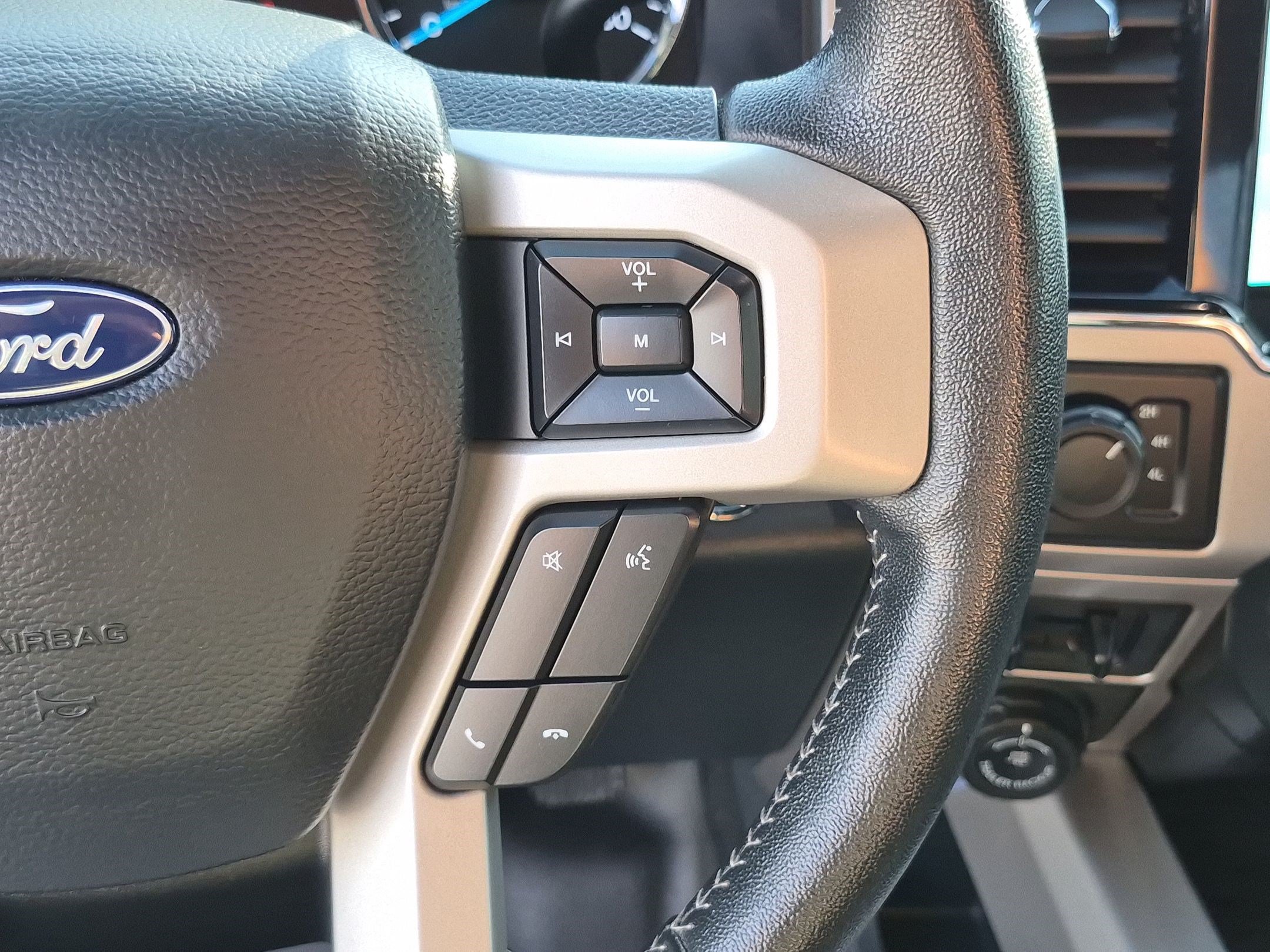 Used 2022 Ford F350 Lariat w/ Black Appearance Package AWD/4WD image 20